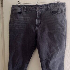 American Eagle Women's Hi rise Mom Jeans Black Whiskered Size 14